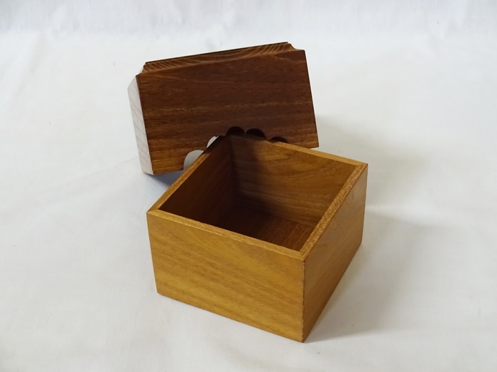 駒箱　桑　さじ面加工