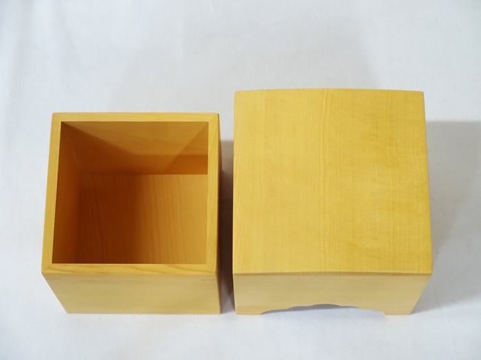 駒箱　榧　上　ムクリ仕上げ