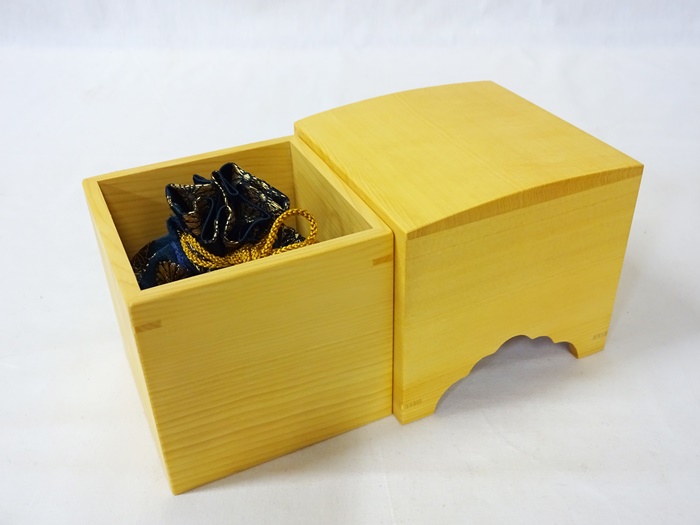 駒箱　榧　上　ムクリ仕上げ