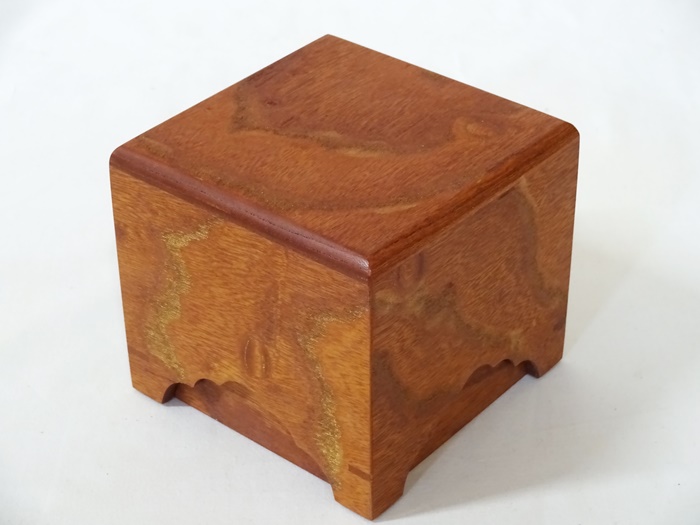 駒箱　欅　杢　上　沈金仕上げ