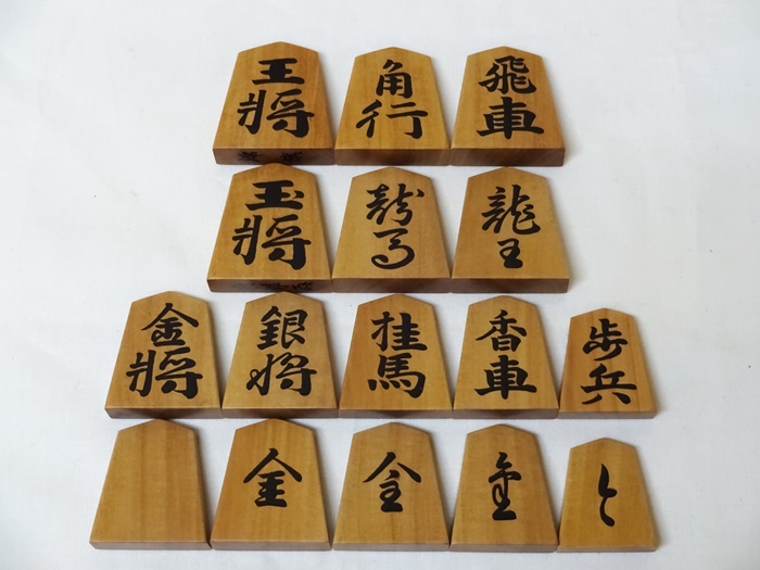 将棋駒　白檀　熊澤良尊作　錦旗　盛上