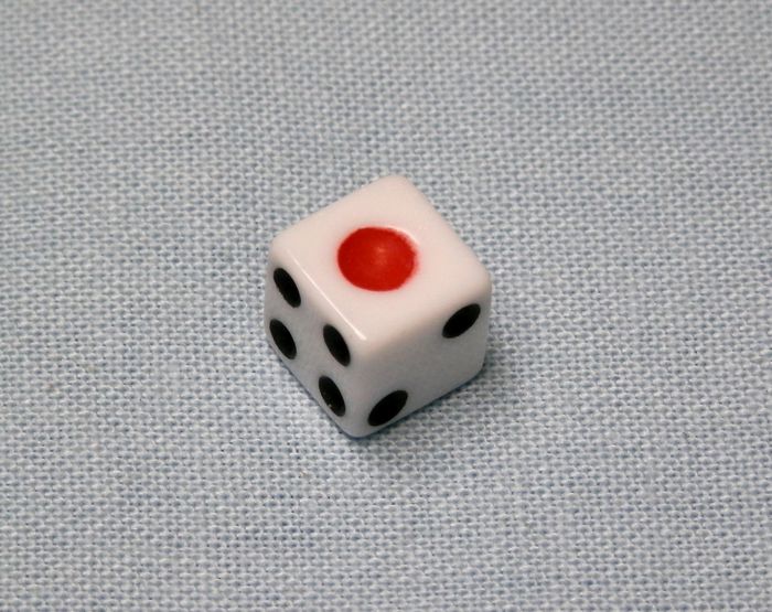 サイコロ　８M