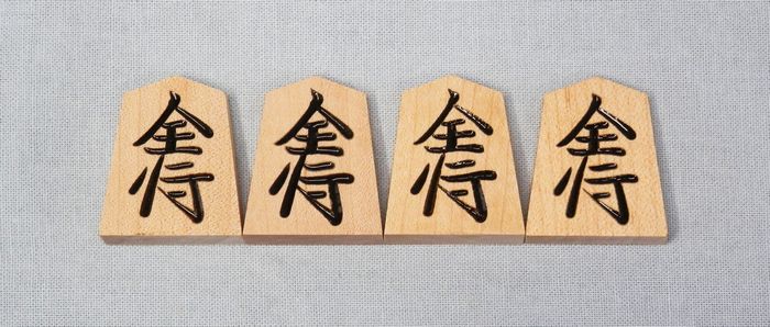 アオカ　王～香表彫