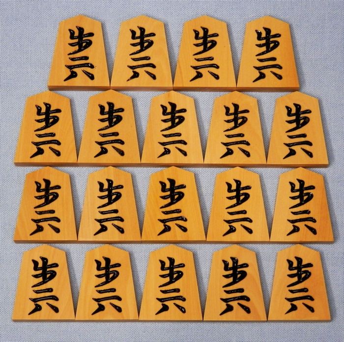 シャム黄楊　中彫　山佳作